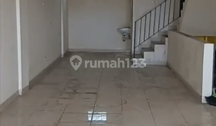 3-Story Shop House in a Bustling Strategic Commercial Area in Kemanggisan, West Jakarta 2