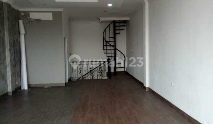 4.5-Storey Shophouse Suitable for Business & Office with Spacious Parking in Pejaten, Pasar Minggu, South Jakarta 2