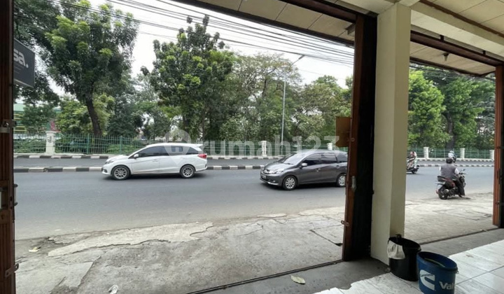 Shop House 2.5 Floors Suitable for Warehouse &amp; Business in Cijantung Main Road, East Jakarta 2