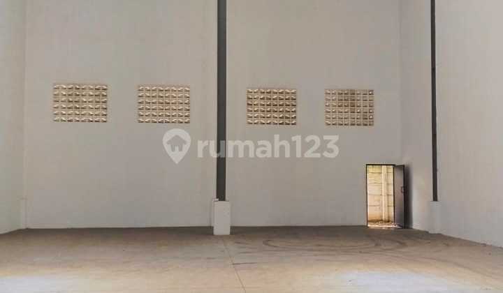 Strategic Warehouse Ready for Use beside Daanmogot Main Road, West Jakarta Strategic Warehouse Ready for Use beside Daanmogot Main Road, West Jakarta