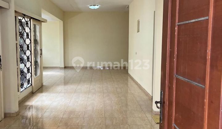 Beautiful Well-Maintained House Near Mangga Besar &amp; Pasar Baru in Kartini, Central Jakarta