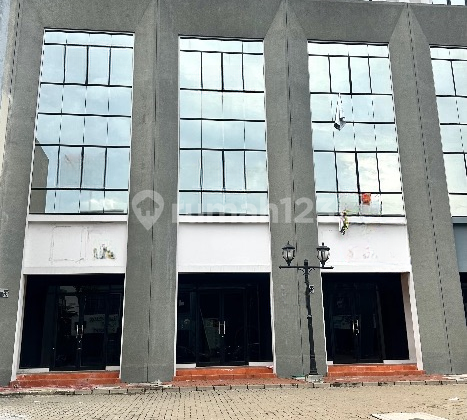 Main Road-Facing Shop House in a Developing Area with Spacious Parking, Ready to Use in Sedayu City, Jakarta Main Road-Facing Shop House in a Developing Area with Spacious Parking, Ready to Use in Sedayu City, Jakarta