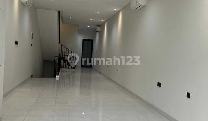 Ruko Baru 3,5 Lantai Lokasi Pinggir Jalan Cocok Buat Kantor, Klinik & Cafe di Mangga Besar Jakarta Barat