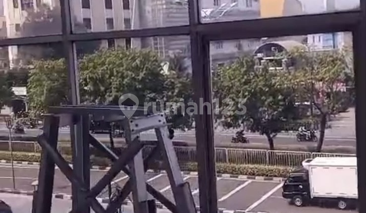 Rare 4-Storey Shop House in a Strategic Location on Salemba Main Road, Central Jakarta 2