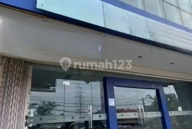 Ex Showroom Mobil & Bengkel Inc Lift Mobil & Body Repair di Depok