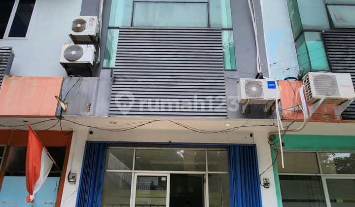 Ruko Siap Pakai Sangat Strategis Hadap Jalan Raya Dekat Stasiun di Jatinegara Jakarta Timur