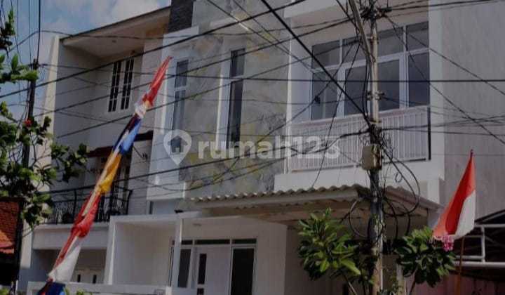 Rumah Modern Minimalis Brand New Jalan Depan Lebar di Tebet Jakarta Selatan