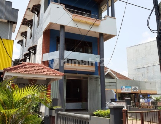 Bangunan Ex Bank & Showroom Strategis di Pusat Kota Malang Jawa Timur