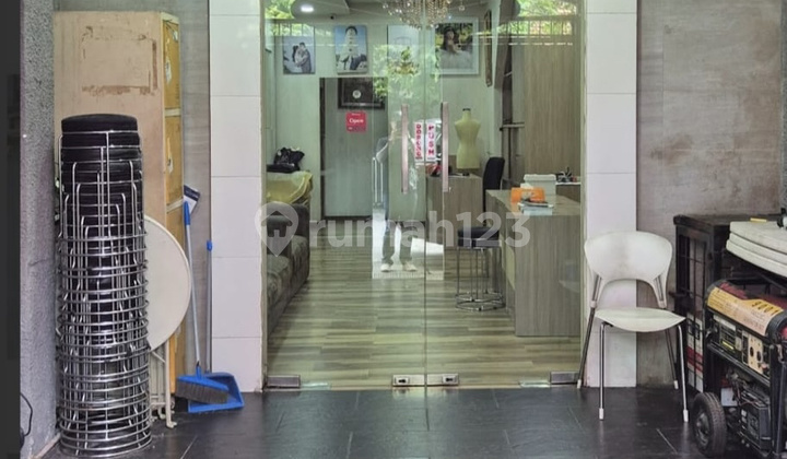 4-Story Shop House Former Bridal Shop Wide Road Access in Mangga Besar, West Jakarta 1