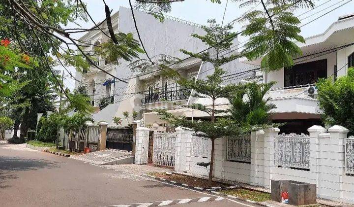 Dijual Rumah 2 lantai di Pulomas Jakarta Timur Rp 12 M Rumah SHM 2 Lantai Bagus Selatan 2