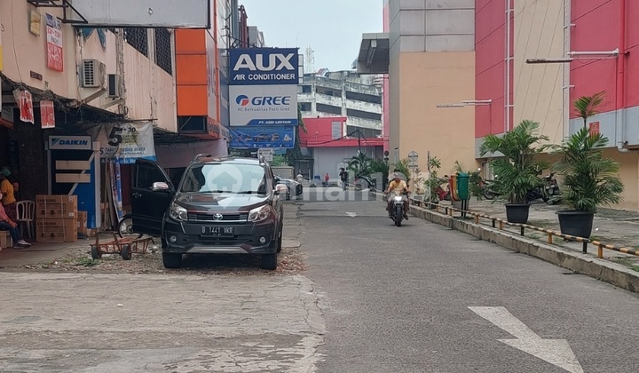 Disewakan Ruko Glodok 3 1/2 lantai Rp 200 jt/ th nego Ruko HGB 72 m Bagus 3
