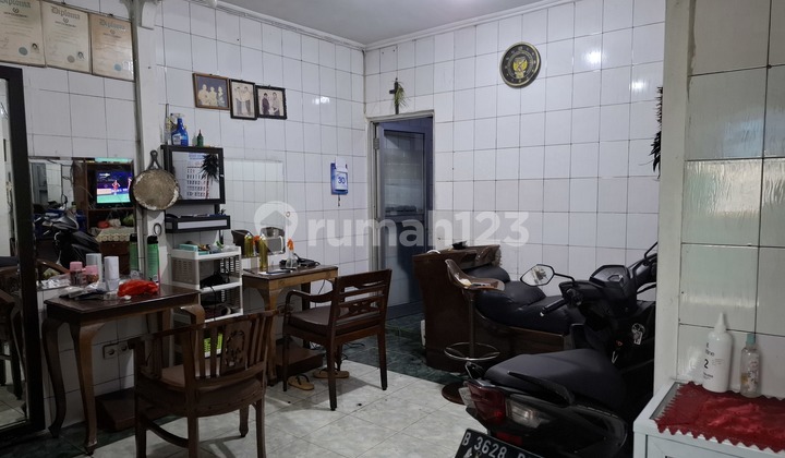 Ruang Usaha 2 Lantai Senen Jakarta Pusat Rp 55 Juta / Tahun Nego 2