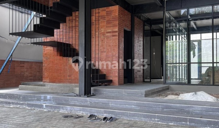 3.5-Storey Shop House in Cempaka Putih, Central Jakarta Rp 460 Million / Year Negotiable
