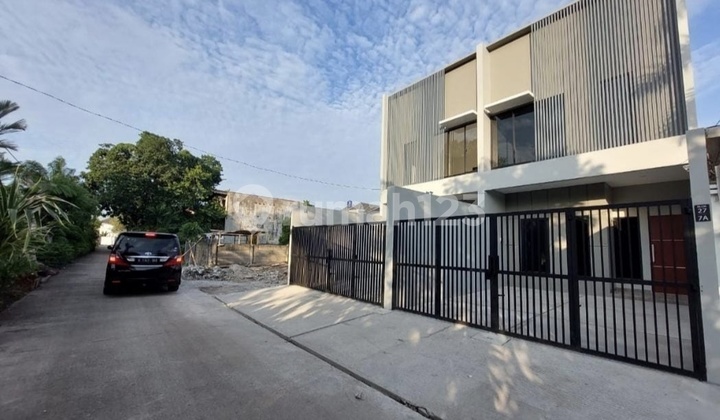 For Sale Ready-to-Occupy House in Meruya Jakarta IDR 2.5 B Negotiable 2