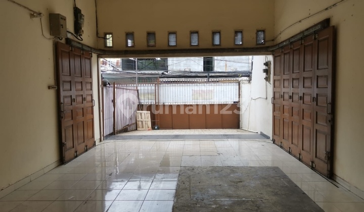 Disewakan Ruko Kalibaru Senen Jakarta Pusat Rp 75 Juta / Tahun Nego Ruko di Senen 80.0 m² Unfurnished SHM Disewakan Ruko Kalibaru Senen Jakarta Pusat Rp 75 Juta / Tahun Nego Ruko di Senen 80.0 m² Unfurnished SHM