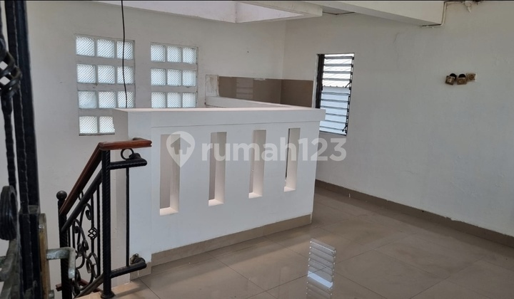 Shop House, 3 Floors, Right to Build (HGB), in Bungur. 2