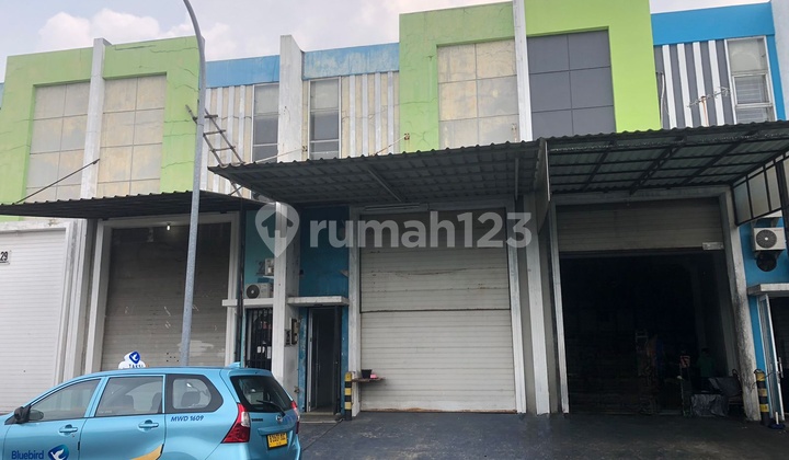 Warehouse For Sale Ready to Use in Daan Mogot Area, West Jakarta, Kalideres, within Bizzpark Warehouse Complex.