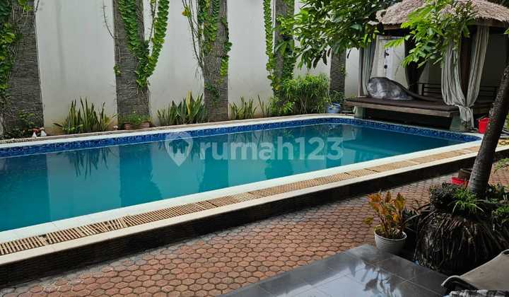 For Sale Luxury House in Alam Sutera with Swimming Pool 2