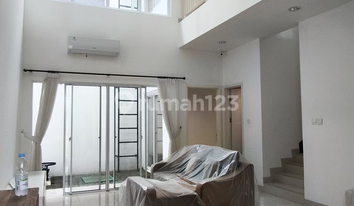 Disewakan Rumah di Riviera Karang Tengah Cipondoh Kalideres