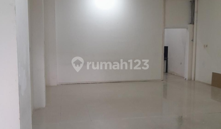 Warehouse For Sale Ready to Use in Daan Mogot Area, West Jakarta, Kalideres, within Bizzpark Warehouse Complex.