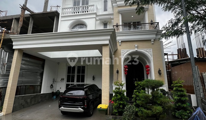 Rumah Mewah di Greenlake Double Fasad View Danau