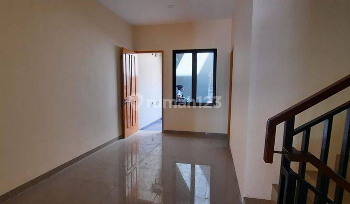 RUMAH 3 LANTAI ADA BALKON 2