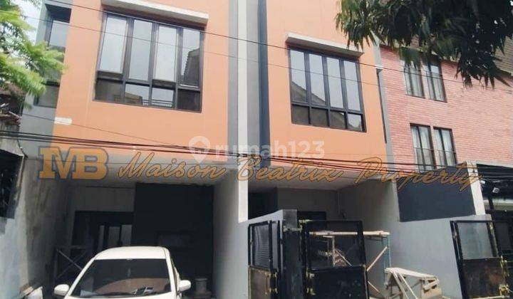 RUMAH 3 LANTAI HANYA 3 MENIT KE PONDOK INDAH 1