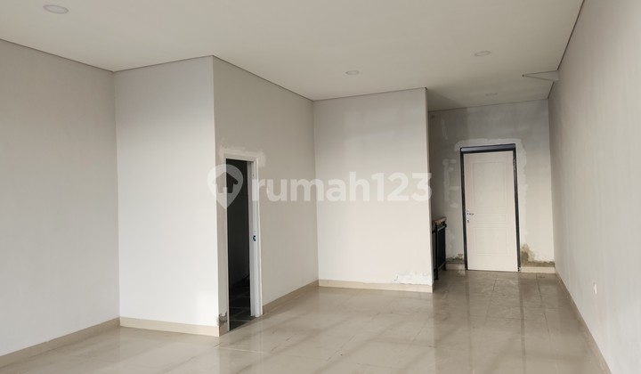 Golden Opportunity! 3-Story Shop House on Jl. Cikutra Bandung, Busy & Commercial Location 2