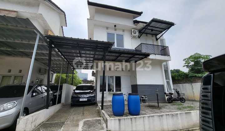 Dijual Rumah Siap Huni, 2 Lantai, Selesai Renovasi, Nyaman Dan Aman