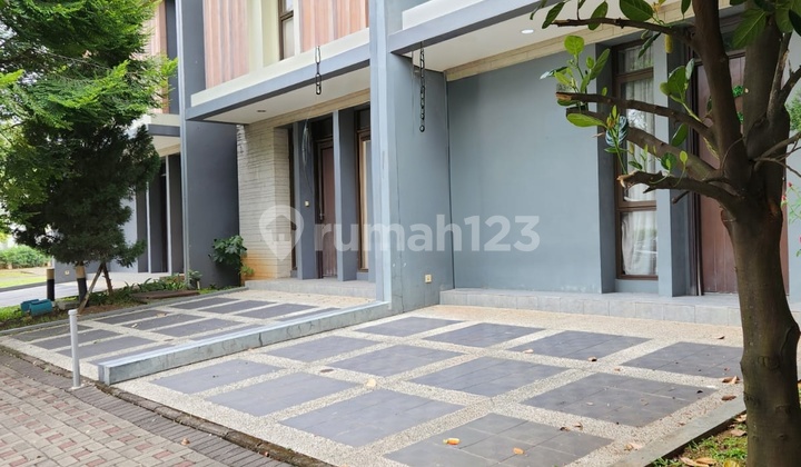 Regent Town BSD, Nice Guest House Location in Front of BSD Ice 2