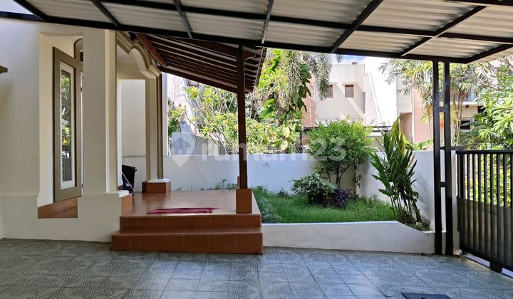 Rumah Puspita Loka Bsd Bagus Rapi Depan Taman 2