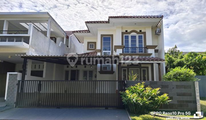 Rumah Puspita Loka Bsd Bagus Rapi Depan Taman