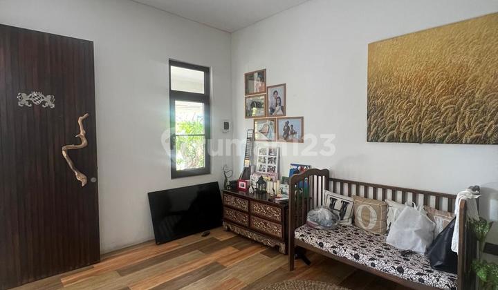 Provence Parkland House in BSD, Nice Spacious Backyard 2