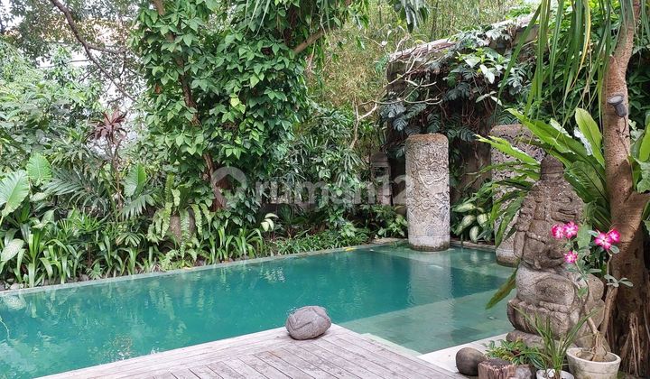 Villa Luas 6 Kamar Tidur 2lantai Taman Sari Krobokan Bali Dekat Bali Kiddy School Hitung Tanah Saja  2