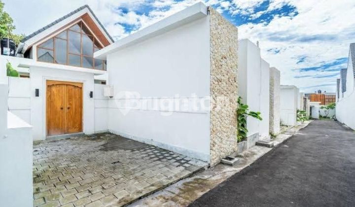 TROPICAL VILLA 2 BR FULL FURNISH LEASE HOLD  IN JALAN GUNUNG SALAK KROBOKAN BALI