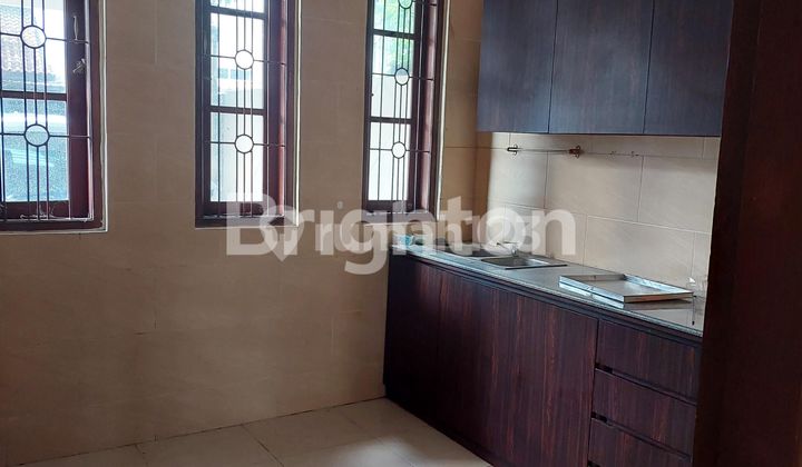 Dijual Nego Sampai Deal Rumah Strategis 2 Lantai 200 Meter Jl Mertanadi Kerobokan Ɓali