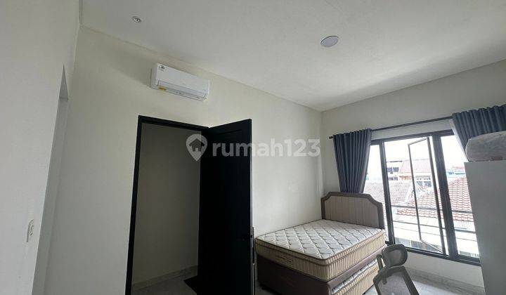 Rumah 3½ Lantai Siap Huni Di Bojong Indah 7,5x16 (120m), Furnished. Shm, Bagus Sekali 2