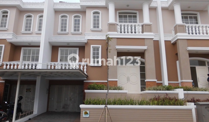 Dijual Rumah 2,5 Lantai di Green Lake City - Cluster Eropa 10X25 | SHM | Standart Developer