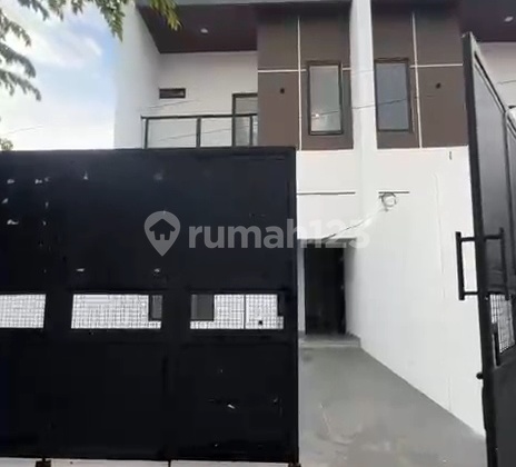 Dijual Rumah 3 Lantai di Kav Dki, Meruya Selatan - LT 100M2 (5×20) | Hadap Selatan | Jalan Lebar 3 Mobil