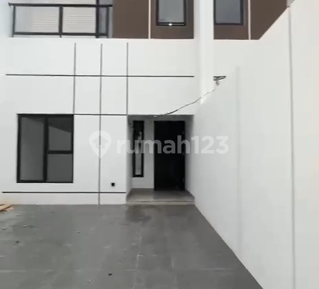 3-Story House for Sale in Kav DKI, South Meruya - Land Size 100M2 (5×20) | South Facing | Wide Road for 3 Cars 2