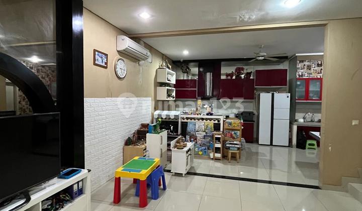 Dijual Rumah Green Lake City Cluster Amerika West Coast 8X15 Full Renov dan Semi Furnished Sudah SHM Dijual Rumah Green Lake City Cluster Amerika West Coast 8X15 Full Renov dan Semi Furnished Sudah SHM