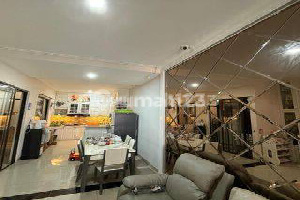 Dijual Rumah 2,5 Lantai Di Green Lake City Cluster Asia 6x18, Semi Furnished 1