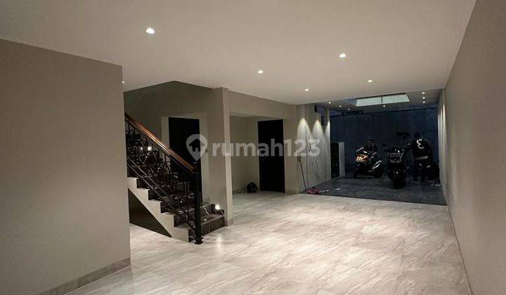 Rumah Mewah 3 Lantai Dalam Cluster Dijagakarsa  17