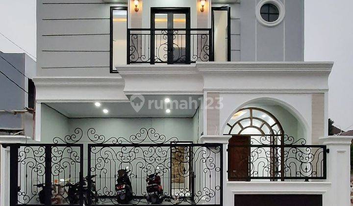 Rumah classik modern plus Rooftop DiJagakarsa 1