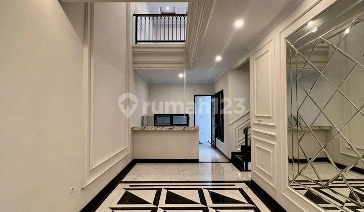 Beautiful House Plus Private Pool in Jagakarsa, South Jakarta 2