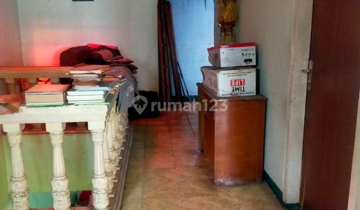 Rumah 2 Lantai, 186 Sqm, 4 Kamar Tidur, Sangat Strategis di Tomang, Jakarta Barat