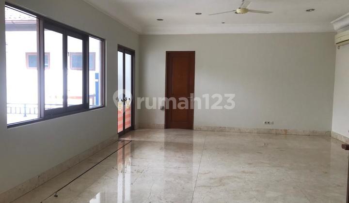 Rumah Eksklusif di Pangeran Antasari, Jaksel, 2 Lantai, 4 Kamar Tidur, Luas Tanah 1,084 Sqm, Luas Bangunan 400 Sqm, SHM 2