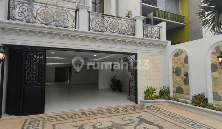 Rumah Mewah 4 Lantai, 4 Kamar Tidur, Luas Bangunan 650 Sqm, SHM, Unfurnished