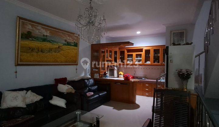 Rumah Strategis 4 Lantai di Pluit, Jakarta Utara, Sertifikat Hak Milik, Bagus, Semi Furnished  1