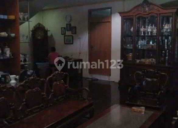 Rumah super luas di Meruya, Jakarta Barat, 2 lantai, Luas Bangunan 600 sqm, SHM, Semi Furnished
